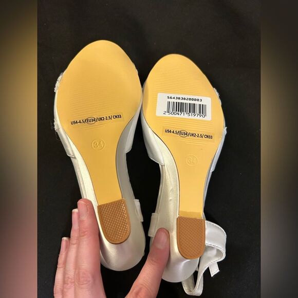 Women’s Satin Lace Peep Toe Flowers Detail Wedge Ankle Strap white size 4 - 4.5 - Picture 9 of 11